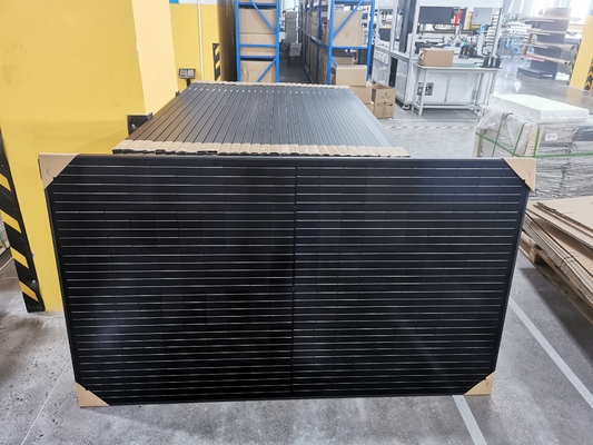 ซื้อ IP65 แผงโซลาร์เซลล์โมโนสีดำแบบเต็มกันน้ำ 450w 455w 460w online manufacture