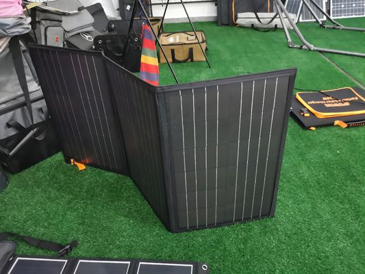 ชุดกระเป๋าแผงเซลล์แสงอาทิตย์แบบพับได้แบบพกพา Polycrystalline Silicon 200W 300W 400W
